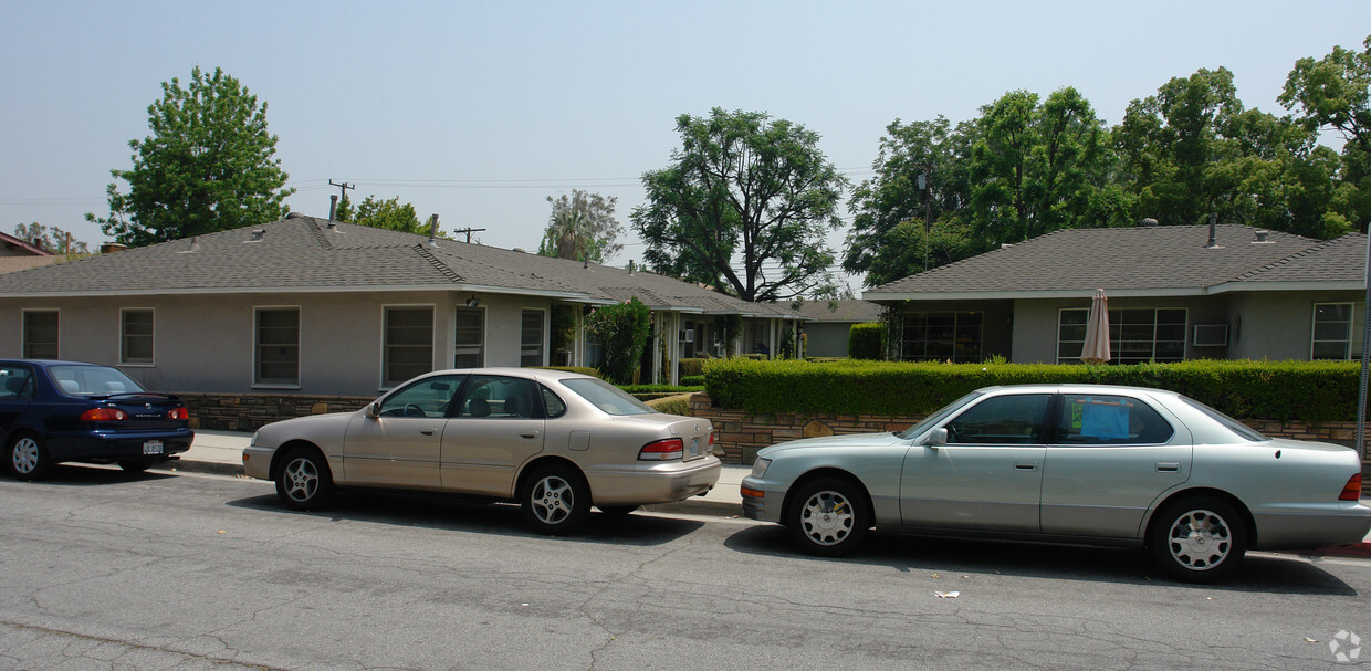 Building Photo - 346 W Lemon Ave