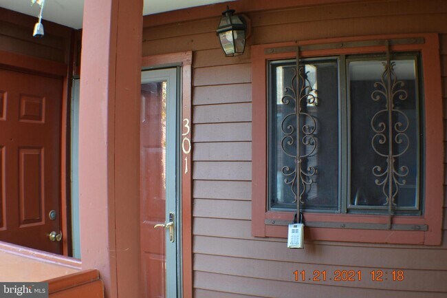 Building Photo - 2822 Lee Oaks Pl