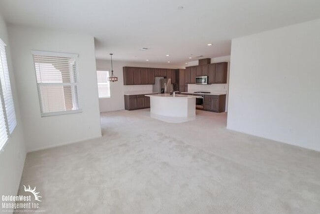 Building Photo - Stunning 5Bdm 3.5Ba Home in the Montecito ...