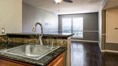 Building Photo - 2515 Shakespeare St