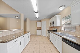 Building Photo - 10211 E Summit Canyon Dr