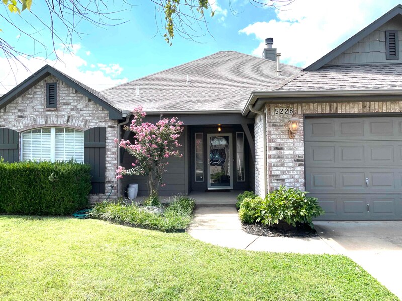 Foto principal - 5228 Redbud Pl