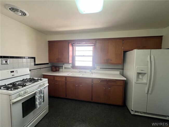 Foto del edificio - 480 W Hazeltine Ave