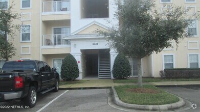 Building Photo - 8226 Green Parrot Rd