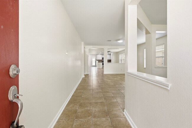 Foto del edificio - 7719 Serene Wood Ln