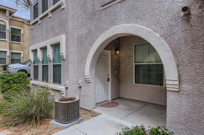 Foto del edificio - HIGHLY DESIRABLE UPGRADED ONE BEDROOM COND...