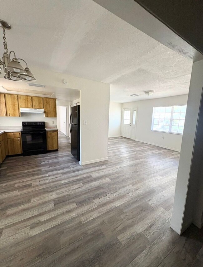Foto del edificio - 8151 Hixton Dr
