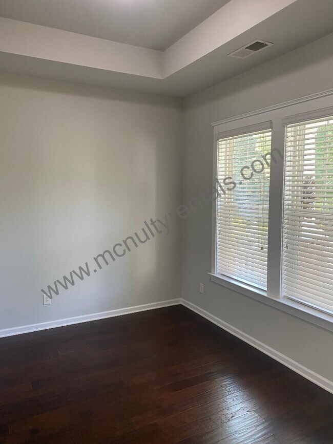 Foto del edificio - 4221 Courtly Ln