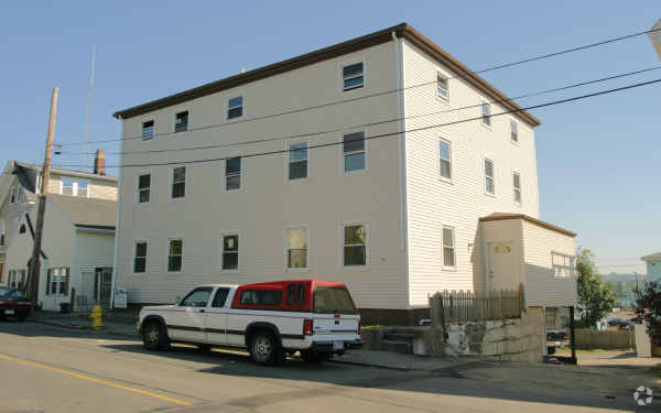 Primary Photo - 14 Western Ave