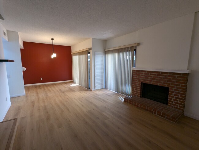 Sala de estar - 1655 Greenfield Ave