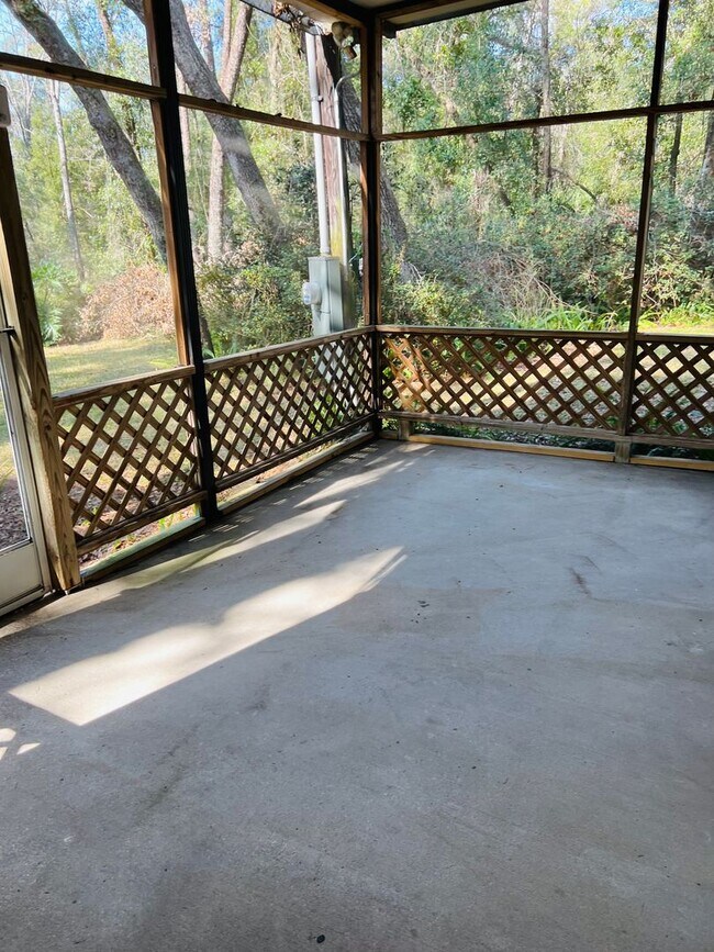Building Photo - Cozy in the Forest