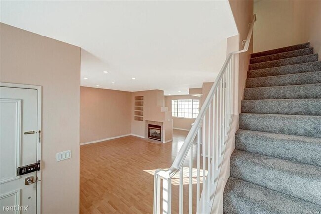Building Photo - 3 br, 3 bath Condo - 23421 S Vermont Ave U...