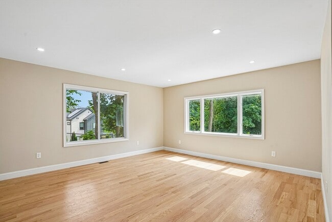 Building Photo - 559 Winthrop St