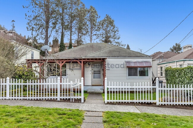 Building Photo - 5907 SW Admiral Way