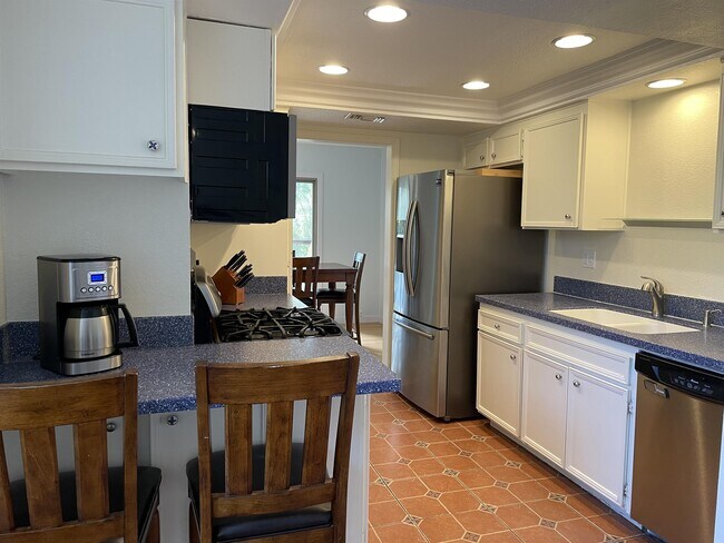 Building Photo - 5833 Menorca Dr