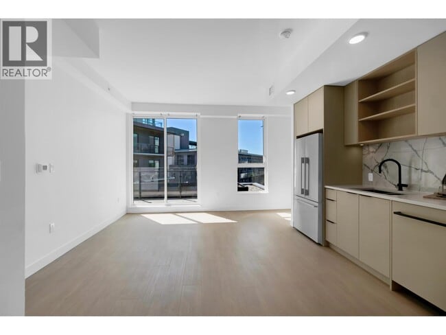 Building Photo - 343-3343 St Davids Ave