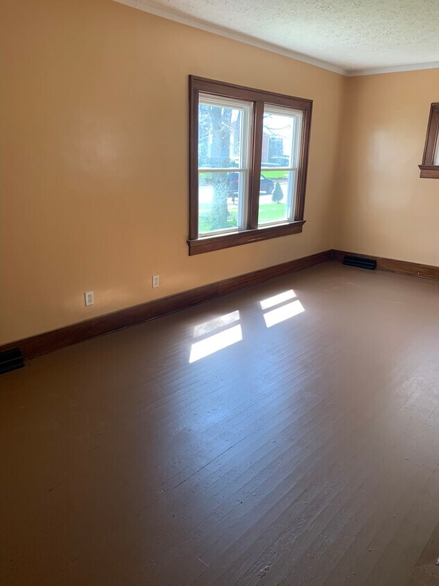 Foto principal - 1019 W Hillcrest Ave