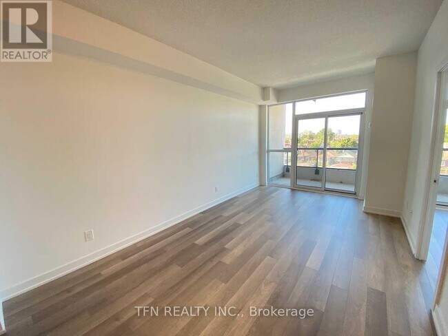 Photo du bâtiment - 1603 Eglinton Ave W