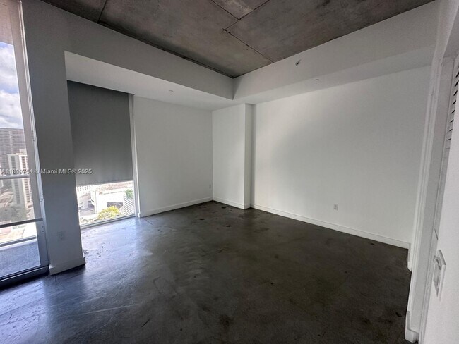 Foto del edificio - 151 SE 1st St