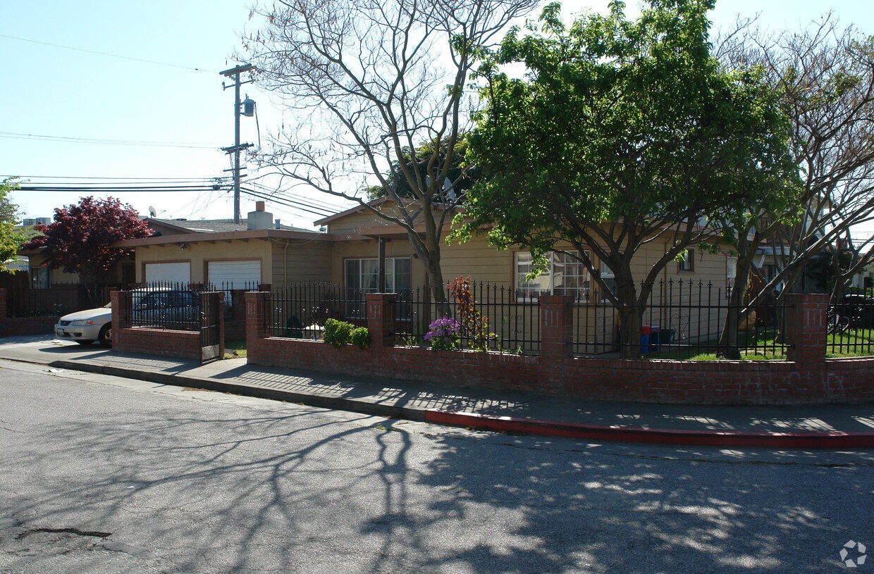Building Photo - 1418-1420 Beacon Ave