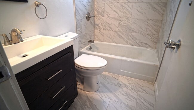 Building Photo - 1125 Dayton St