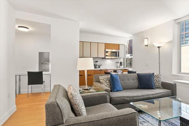 Building Photo - 420 E 54th St