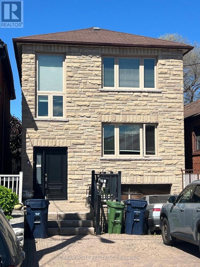 Building Photo - 376 Blackthorn Ave