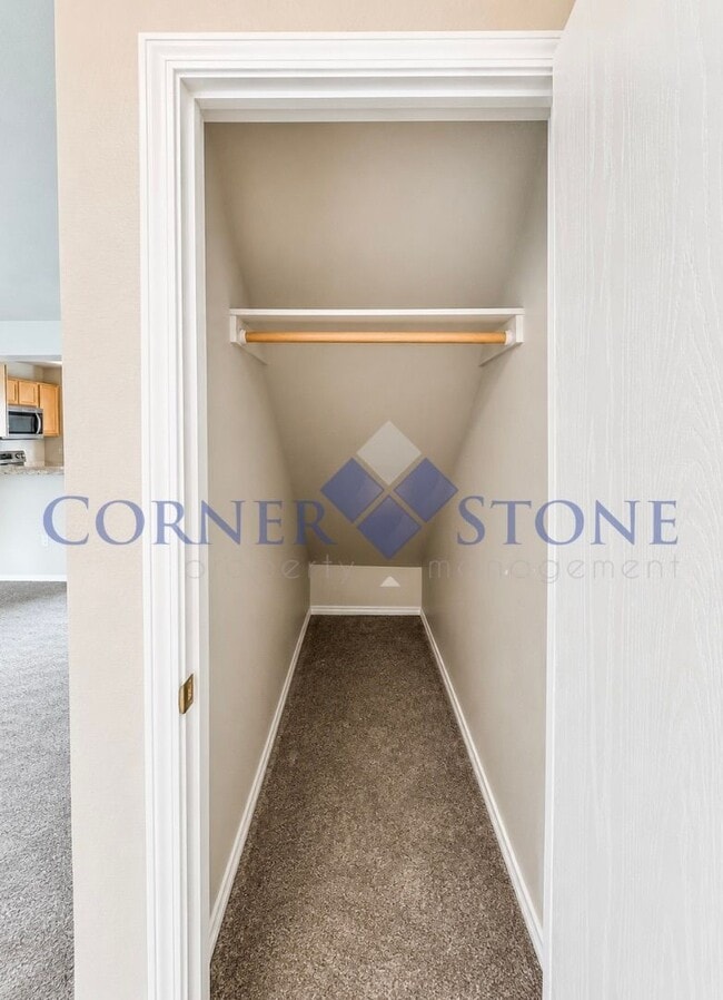 Foto del edificio - Large 4 Bedroom Home with Bonus Room!