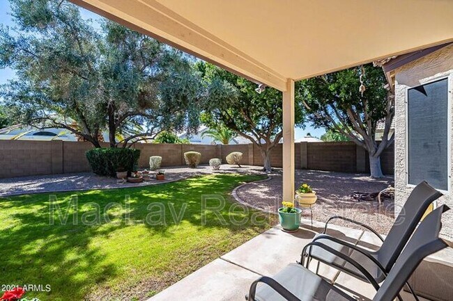 Foto del edificio - 213 W Caroline Ln