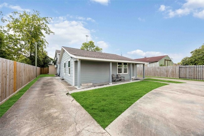 Foto del edificio - 2816 Woodard St