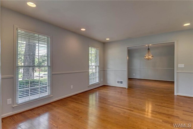 Foto del edificio - 401 Riverdale Dr