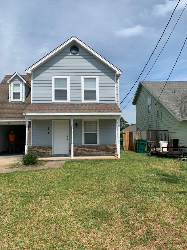 Foto del edificio - 475 Sandy Ridge Cir