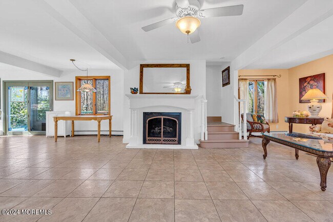 Building Photo - 10 Elmwood Dr