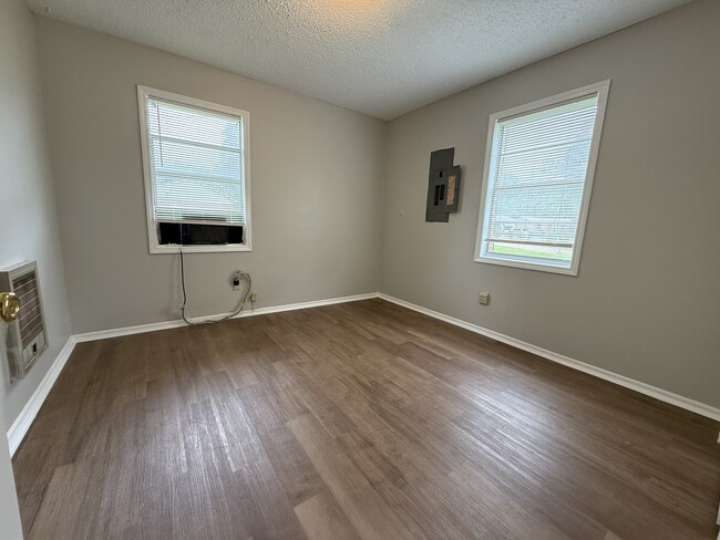 Building Photo - 119 Jelk St