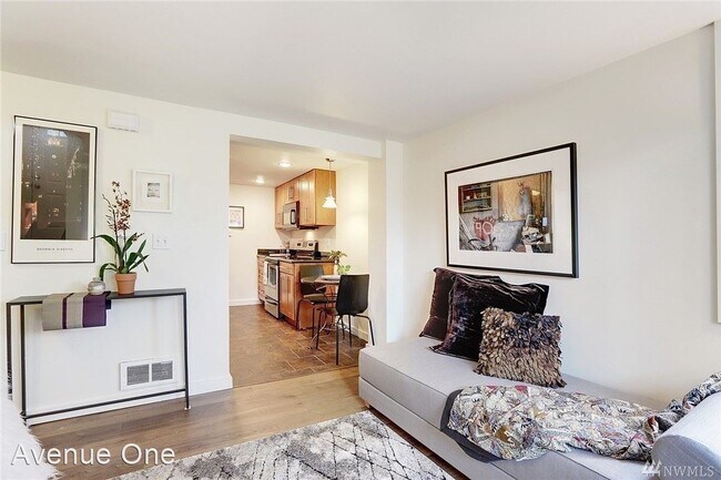 Building Photo - 1 br, 1 bath House - 9013 16th Ave SW #11
