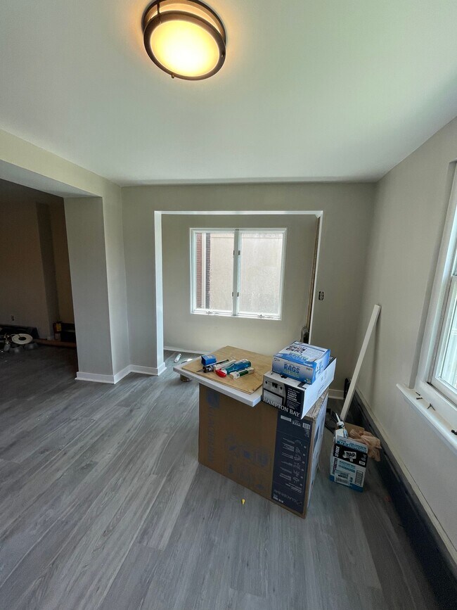Building Photo - 742 N Negley Ave