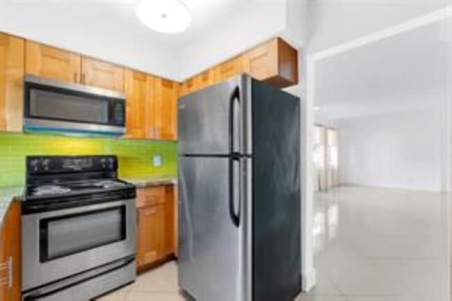 Foto del edificio - 2607 NE 8th Ave