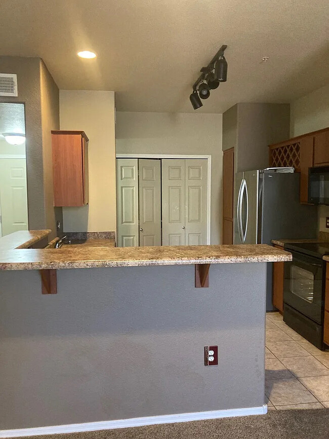 Building Photo - Stunning 2-bedroom 2-bathroom Condo
