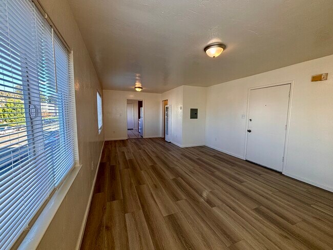 Foto del edificio - 8632 MacArthur Blvd