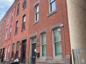 Building Photo - 1828 W Diamond St
