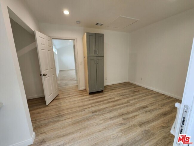 Building Photo - 6939 Nestle Ave