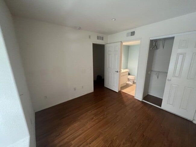 Building Photo - 345 Tesoro Gln