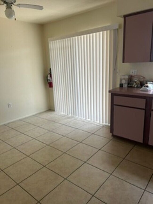 Foto del edificio - 10567 Chalmer St