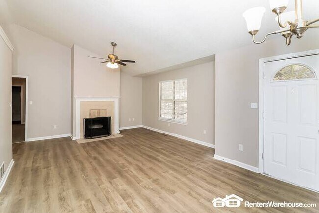 Building Photo - Great Split Entry Home in Douglasville