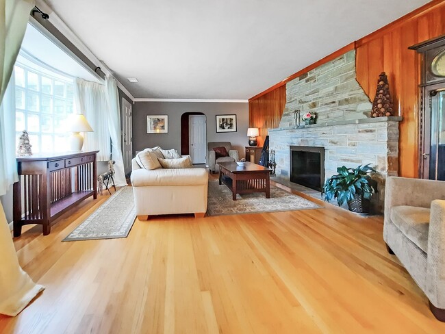 Building Photo - 4BR/3.5BA Cape Cod – Over 2,800 Sq. Ft. of...