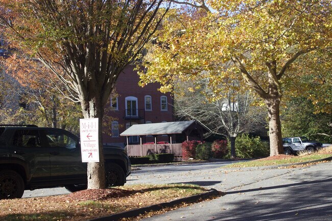 Foto del edificio - 201 Whetstone Mls