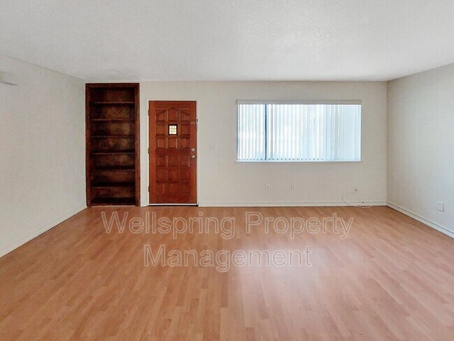 Building Photo - 261 E Upjohn Ave