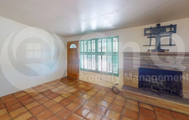 Building Photo - 3409 N Country Club Rd