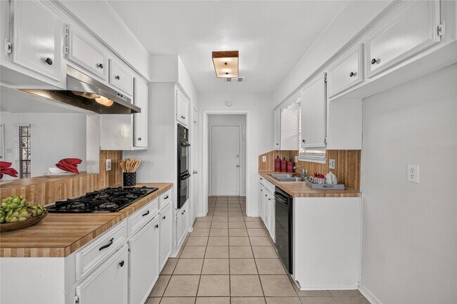 Building Photo - 18706 Clover Glen Ln