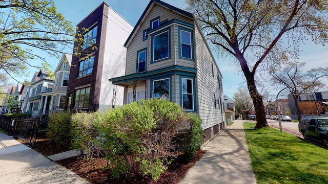 Primary Photo - 2701 N Hamlin Ave
